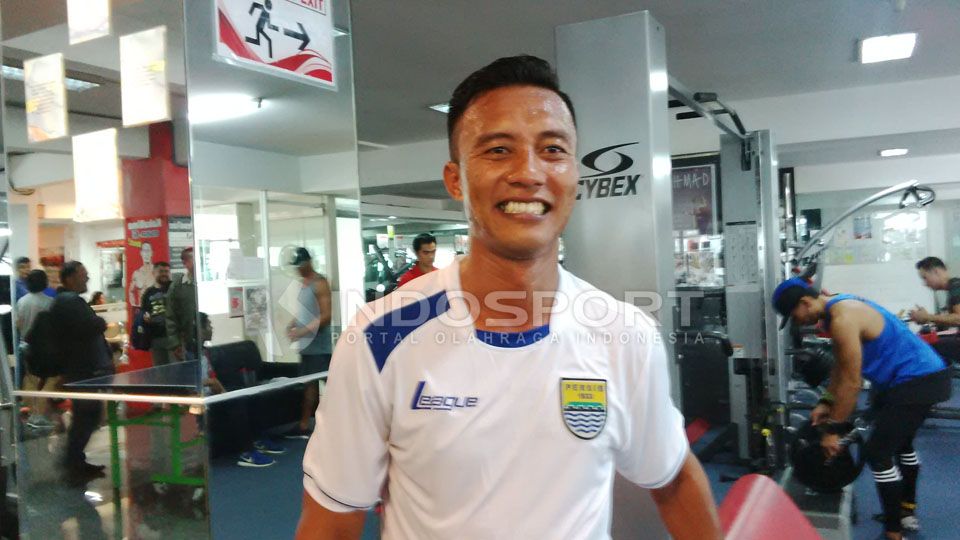 Mantan Bek Arema Cronus, Hermawan akhirnya bergabung dengan Persib Bandung. Copyright: © Ginanjar/INDOSPORT